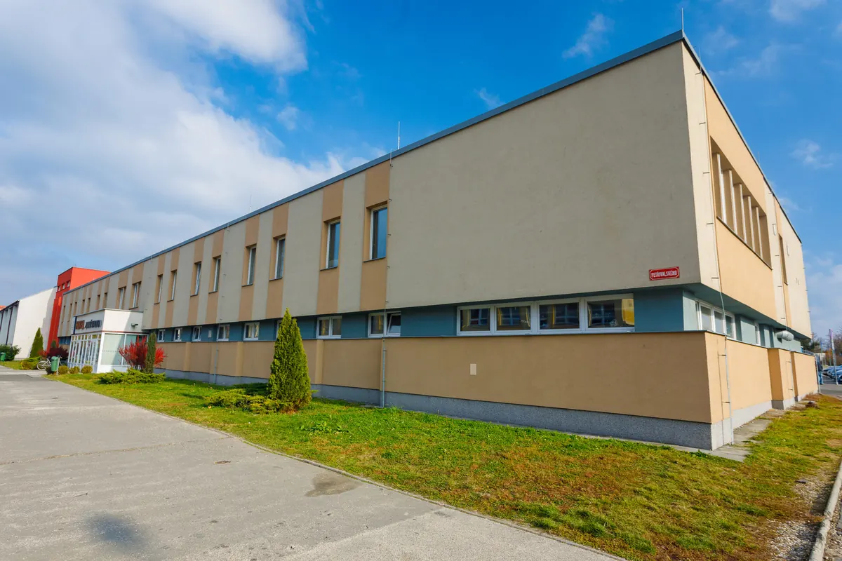 Hotel Zimní stadion building